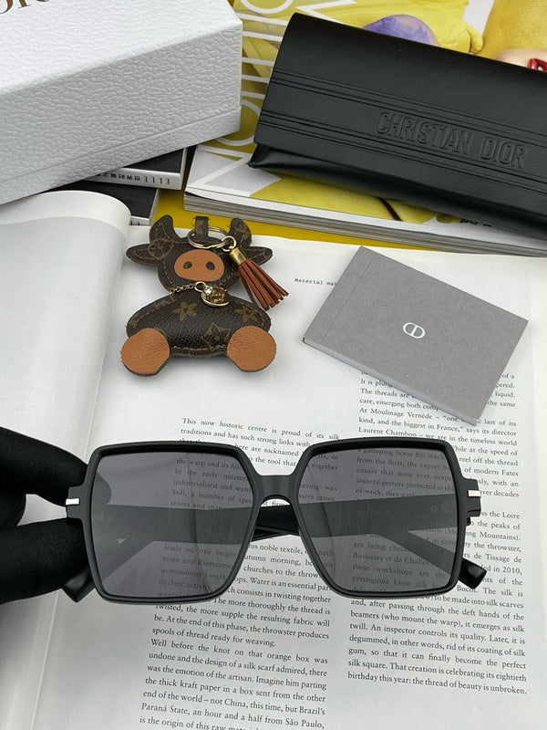 MONTAIGNE SQUARE SUNGLASS CD4780 IN ACETATE