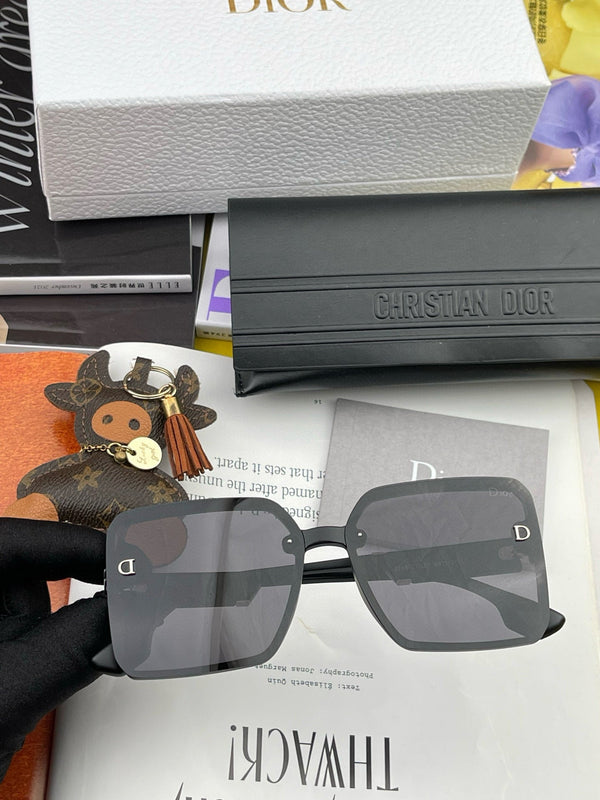 MONTAIGNE SUNGLASS CD2682 IN ACETATE