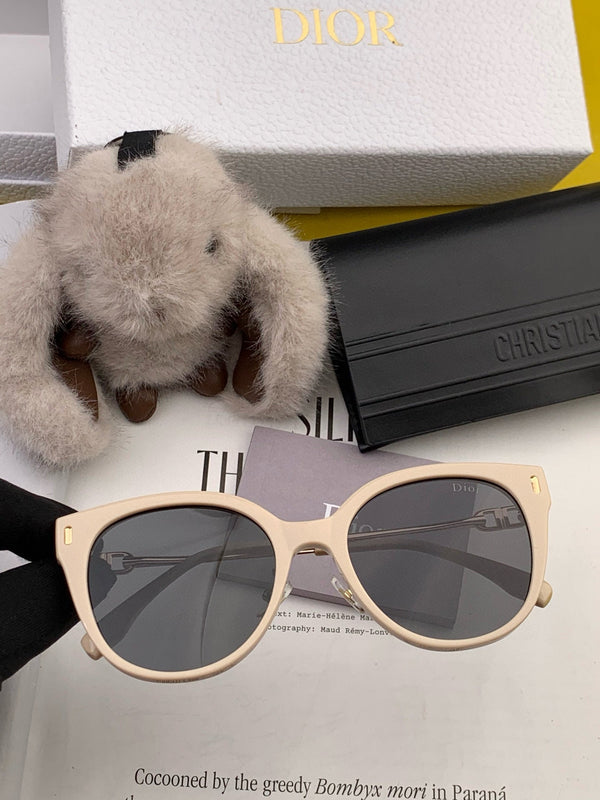 MONTAIGNE SUNGLASS CD3752 IN ACETATE