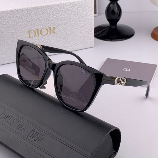 MONTAIGNE SUNGLASS CD67711 IN ACETATE