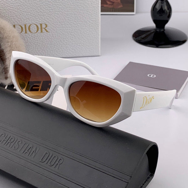 MONTAIGNE SUNGLASS D8620 IN WHITE ACETATE BROWN LENSES