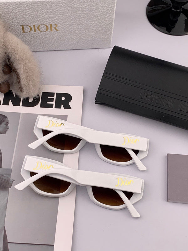 MONTAIGNE SUNGLASS D8620 IN WHITE ACETATE BROWN LENSES