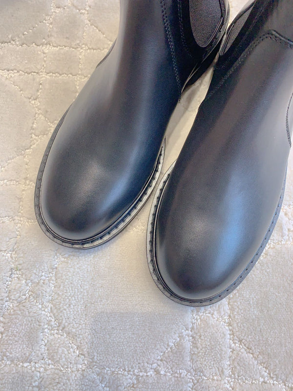 CD Vivie Roger Chelsea Ankle Boots Plain Black Cowhide