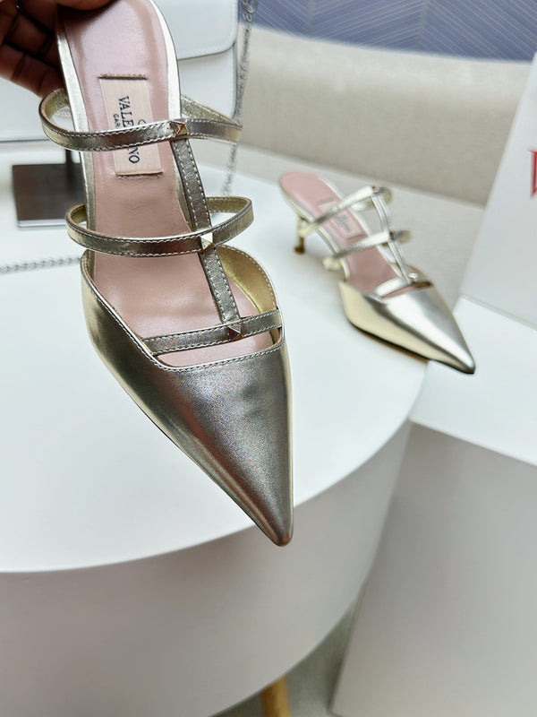 ROCKSTUD WISPY GOLD CALFSKIN MULE 60MM