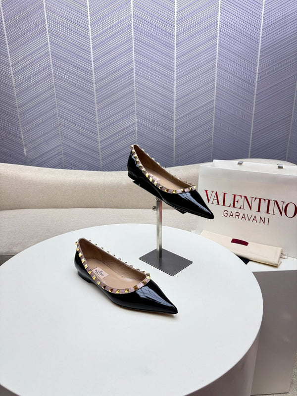 DÉCOLLETÉ PIATTA ROCKSTUD IN PELLE DI VITELLO NERA