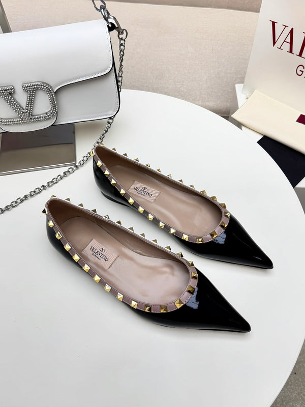 DÉCOLLETÉ PIATTA ROCKSTUD IN PELLE DI VITELLO NERA