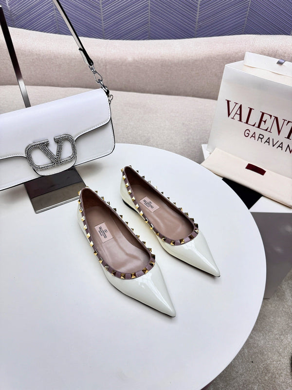 ROCKSTUD FLAT PUMP IN WHITE CALFSKIN