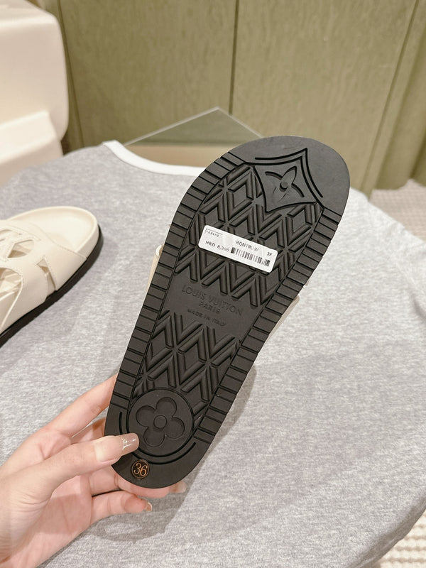 sandalo lv isola flat mule in pelle di vitello color crema