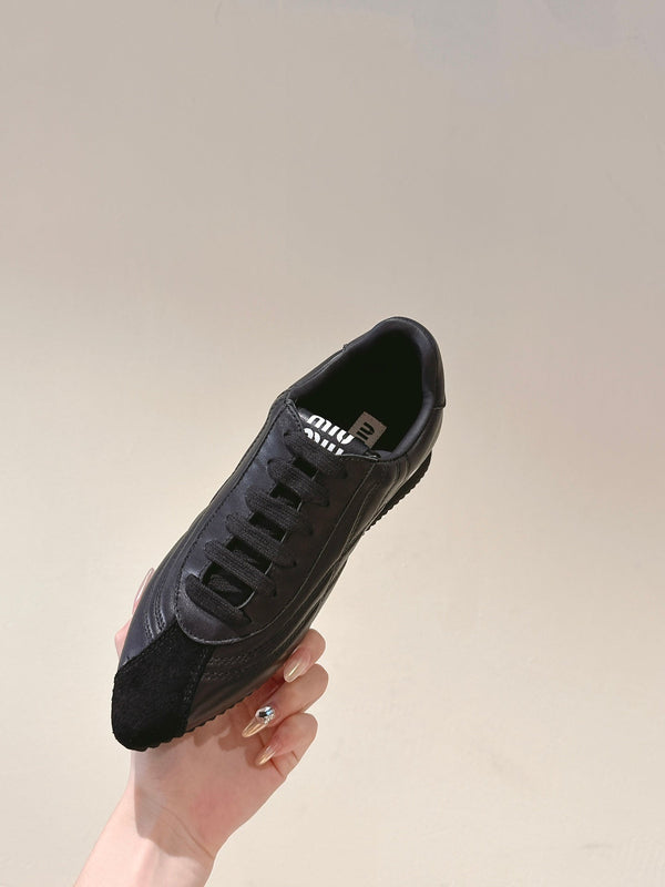 Miu Low-top Pointed Toe Sneakers Black Cowhide Suede 445540