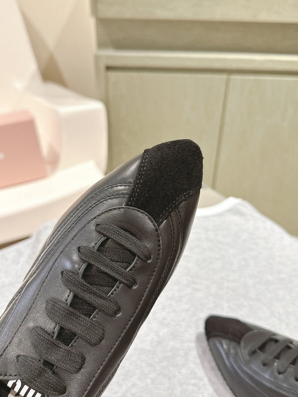Miu Low-top Pointed Toe Sneakers Black Cowhide Suede 445540