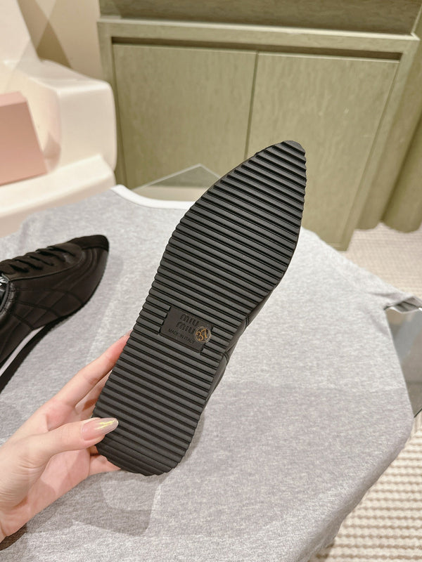 Miu Low-top Pointed Toe Sneakers Black Cowhide Suede 445540
