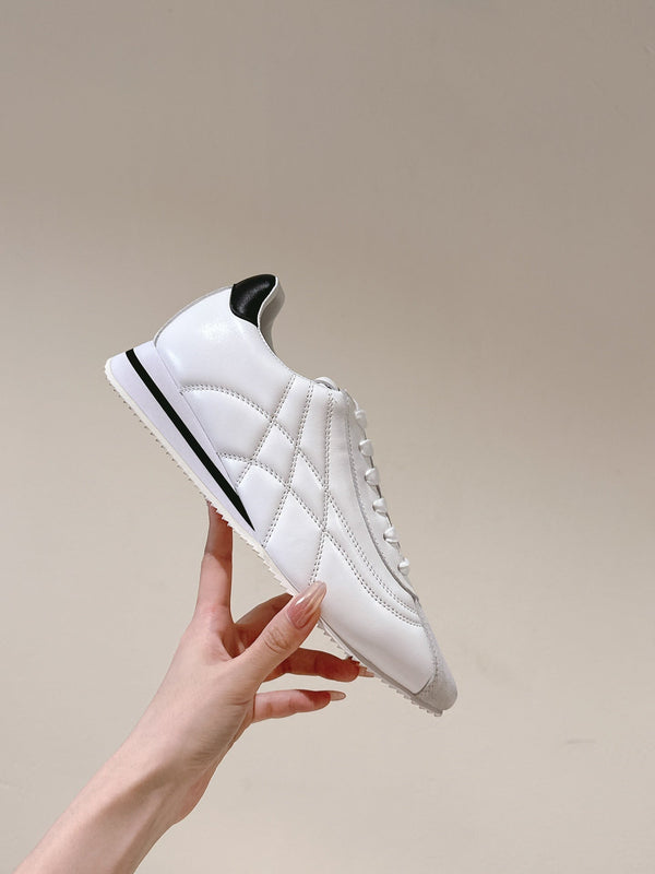 Miu Low-top Pointed Toe Sneakers White Cowhide Suede 445541
