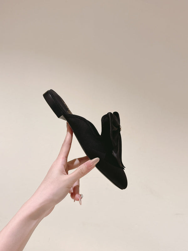 CC MULE WITH SILK BOW AND BLACK LAMBSKIN