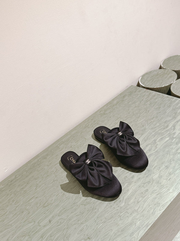 CC MULE WITH SILK BOW AND BLACK LAMBSKIN