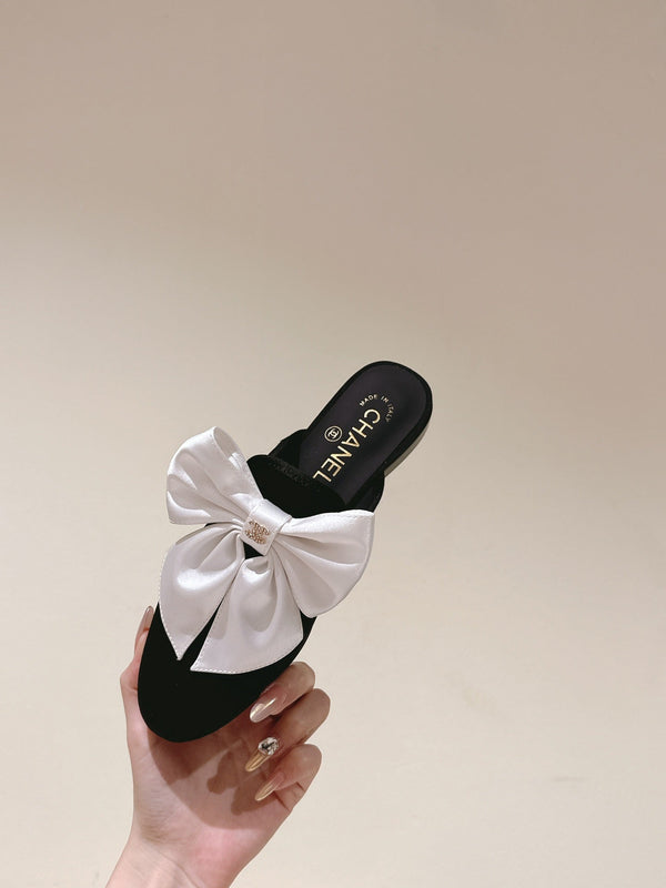 CC MULE WITH SILK WHITE BOW AND BLACK LAMBSKIN