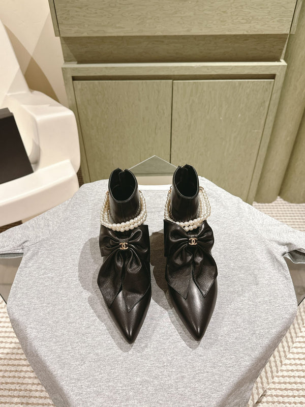 CC 24A Pearl Bow Ankle Boots 65mm Black Sheepskin 447468