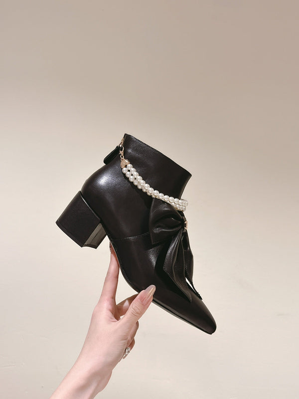 CC 24A Pearl Bow Ankle Boots 65mm Black Sheepskin 447468