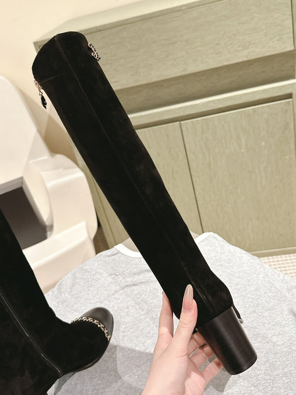 CC 24 FW Knee-High Boots with Chain 70mm Black Suede 447183