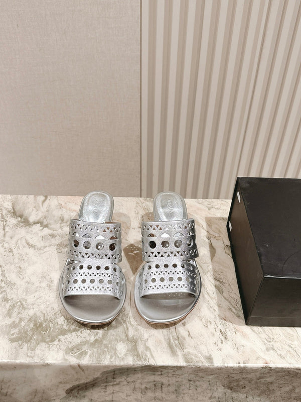 Alaia 2025 Vienne Cutout Kitten-Heel Slide Sandals Silver Leather 293647