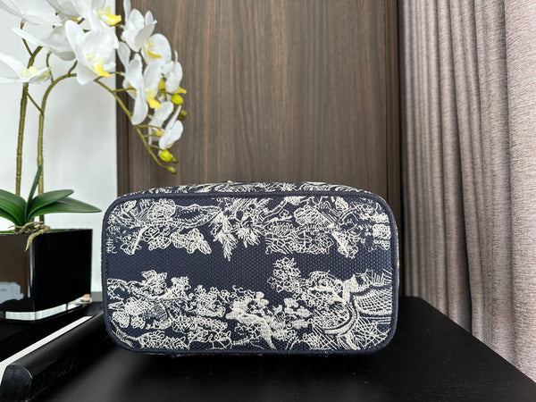 diortravel vanity 25 black embroidery
