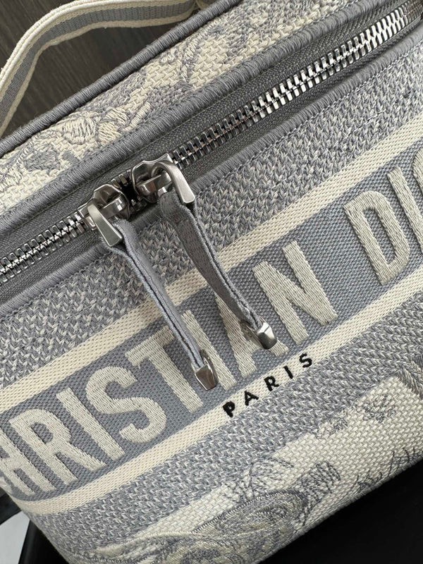 diortravel vanity 25 grey embroidery