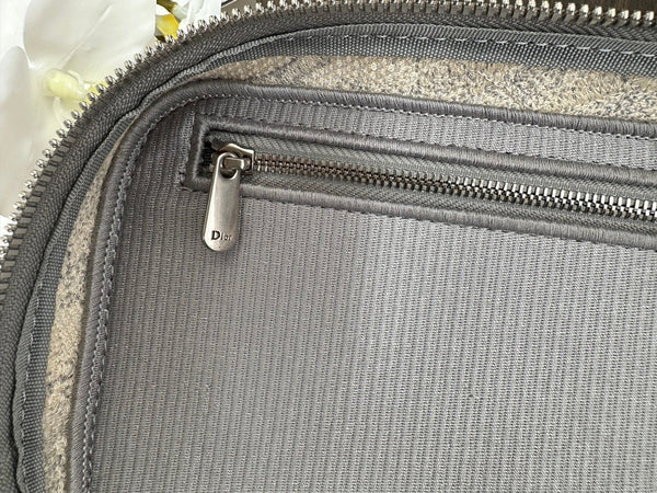 diortravel vanity 25 grey embroidery