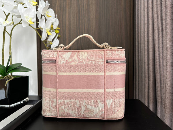diortravel vanity 25 pink embroidery