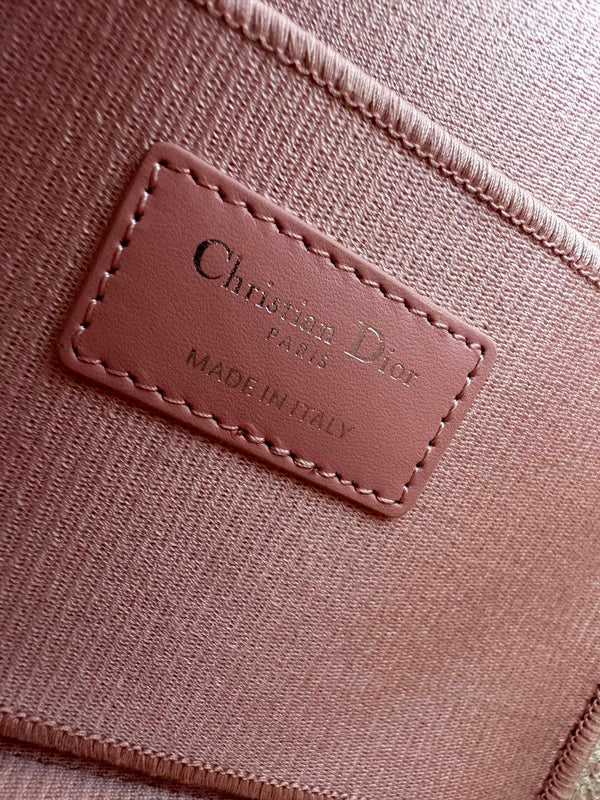 diortravel vanity 25 pink embroidery