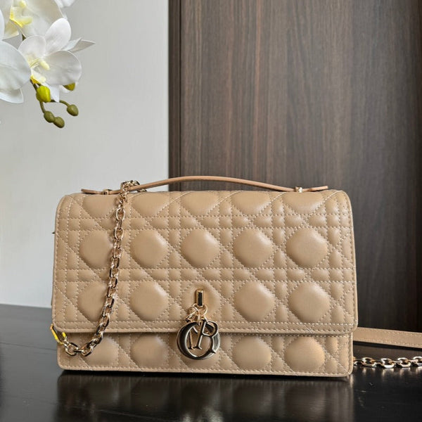 MISS CD 24CM BEIGE LAMBSKIN