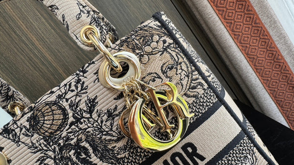 medium lady 24 black beige embroidery