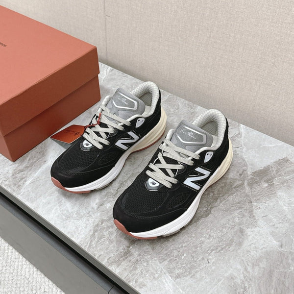 Sneaker LP x NB 990v6 45mm in pelle scamosciata nera, vitello bianco e tessuto a rete
