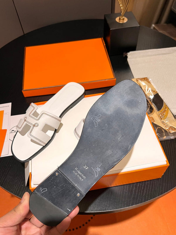 0RAN SANDAL Calfskin White