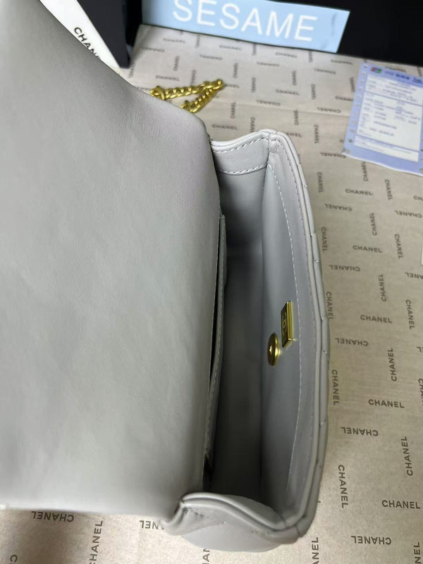 25C Mini Flap 19cm Pelle di agnello grigia Hardware a forma di cuore dorato