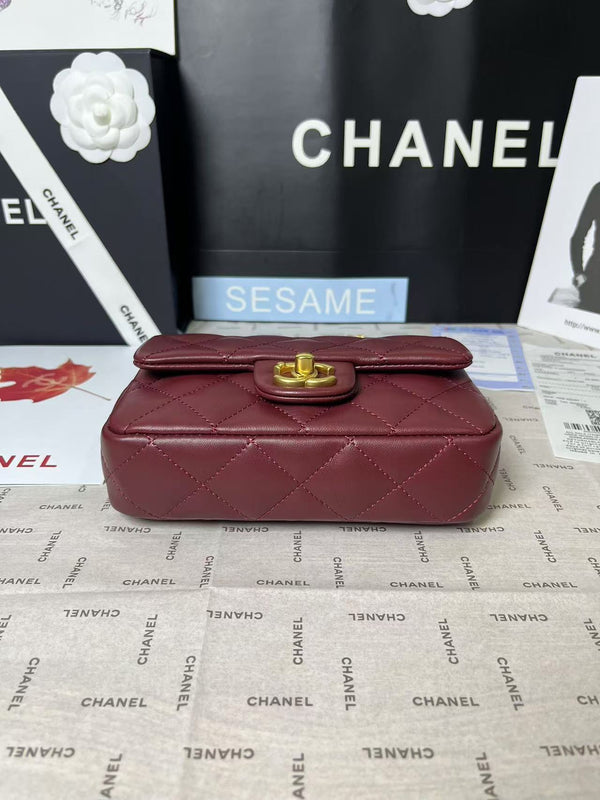 25C Mini Flap 19cm Pelle di agnello bordeaux Cuore dorato Hardware