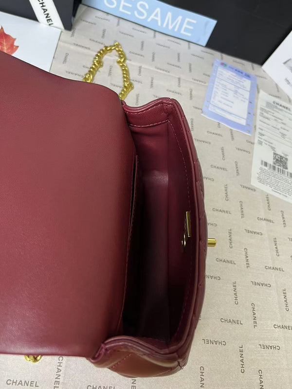 25C Mini Flap 19cm Pelle di agnello bordeaux Cuore dorato Hardware