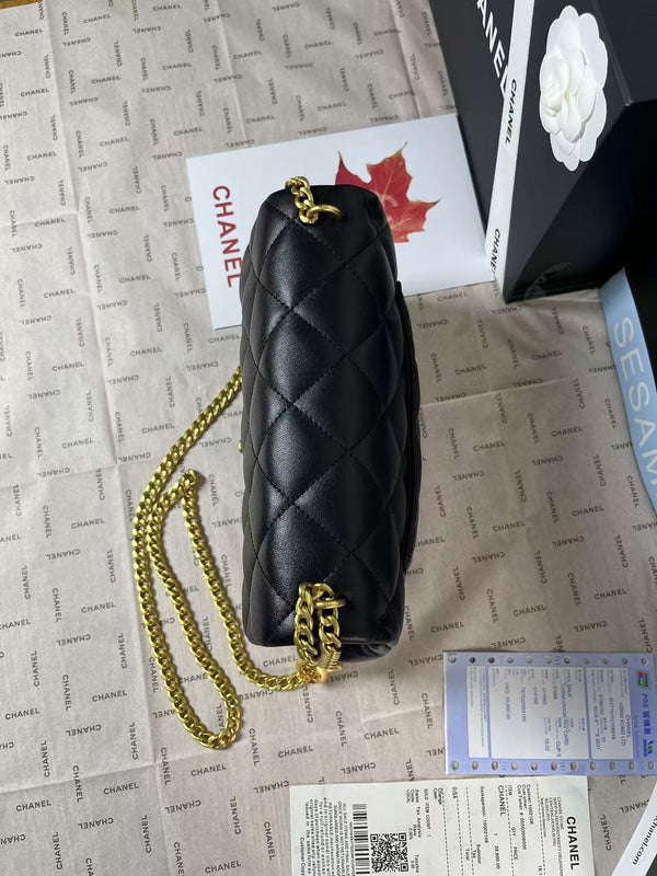 25C Mini Flap 24cm Pelle di agnello nera Hardware a forma di cuore dorato