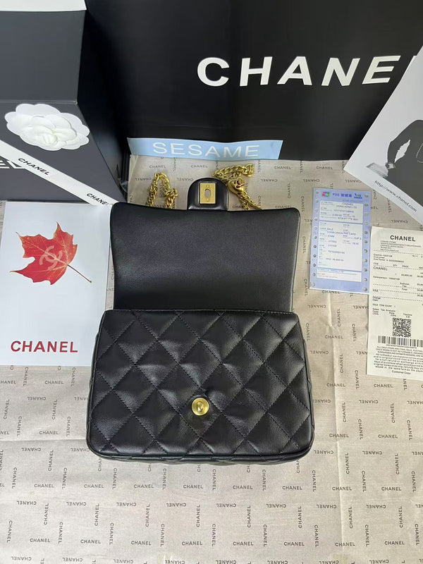 25C Mini Flap 24cm Pelle di agnello nera Hardware a forma di cuore dorato