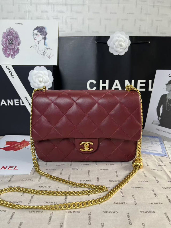 25C Mini Flap 24cm Pelle di agnello bordeaux Hardware a forma di cuore dorato