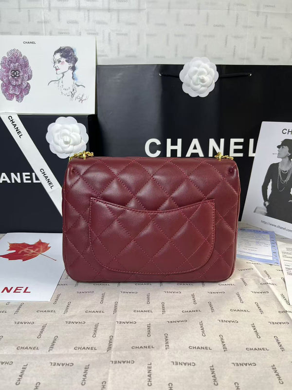 25C Mini Flap 24cm Pelle di agnello bordeaux Hardware a forma di cuore dorato