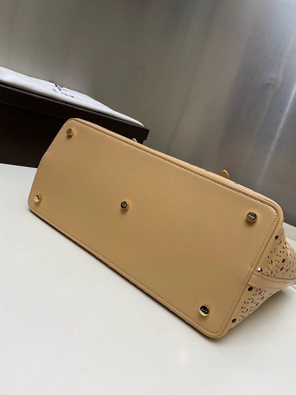 MINA 32 BAG IN HARVEST GOLD VIENNA WAVE CALFSKIN