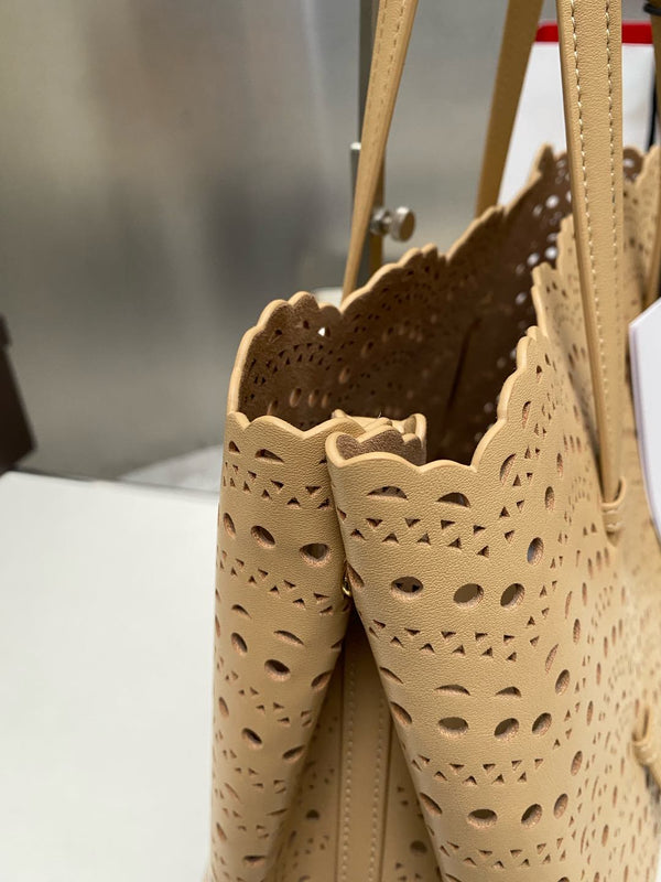 MINA 32 BAG IN HARVEST GOLD VIENNA WAVE CALFSKIN