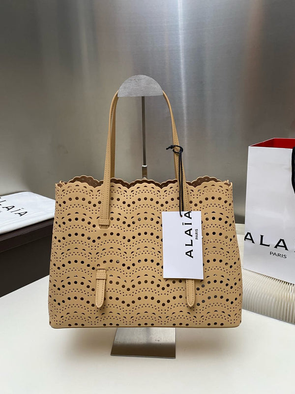 MINA 32 BAG IN HARVEST GOLD VIENNA WAVE CALFSKIN