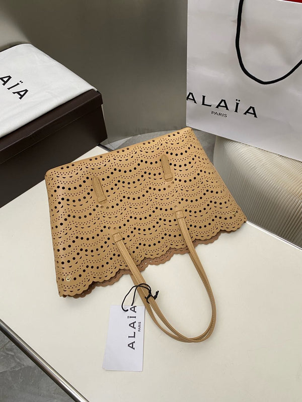 MINA 32 BAG IN HARVEST GOLD VIENNA WAVE CALFSKIN