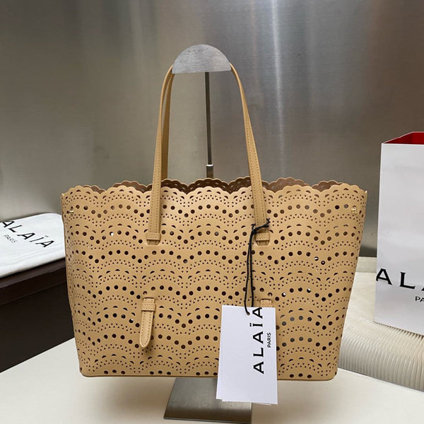 MINA 32 BAG IN HARVEST GOLD VIENNA WAVE CALFSKIN