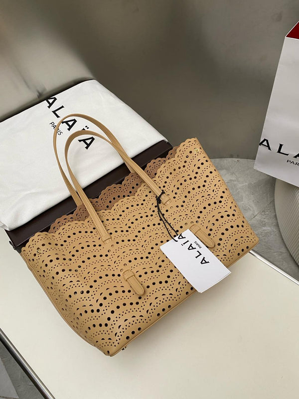 MINA 32 BAG IN HARVEST GOLD VIENNA WAVE CALFSKIN