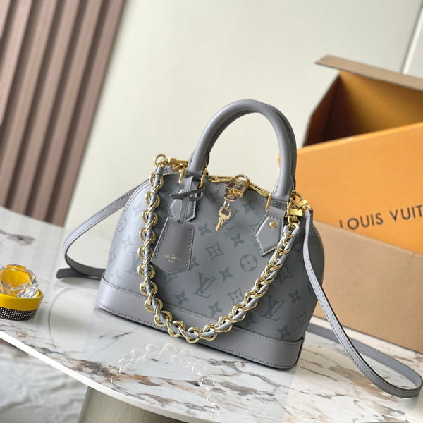 ALMA BB 23 IN PELLE DI VITELLO CON MONOGRAMMA TRIANON E FERRAMENTA ORO