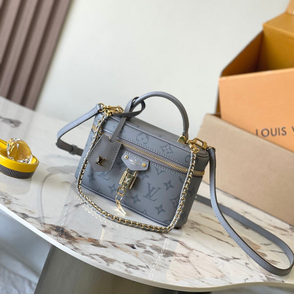 BORSA VANITY CHAIN ​​19 IN PELLE DI VITELLO CON MONOGRAMMA TRIANON E FIBBIA ORO