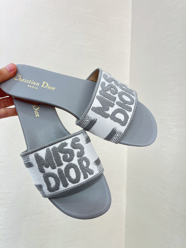 dway slide embroidered grey cotton