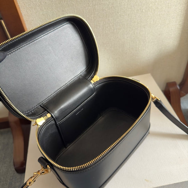 VANITY 18 IN BLACK SMOOTH CALFSKIN GOLD HARDWARE