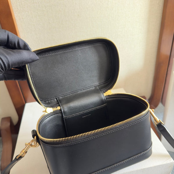 VANITY 18 IN BLACK SMOOTH CALFSKIN GOLD HARDWARE
